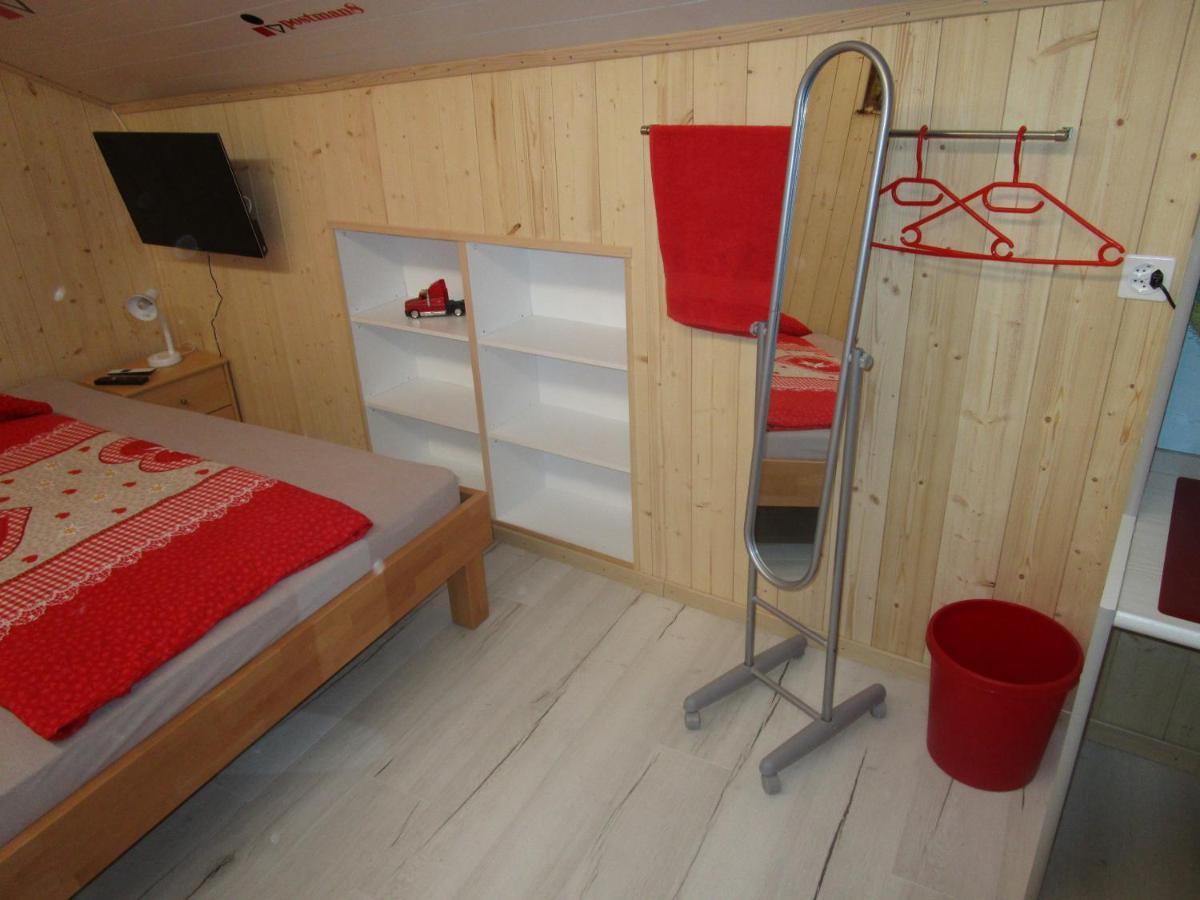 Postman8 - Bed And Breakfast Stalden Exteriör bild